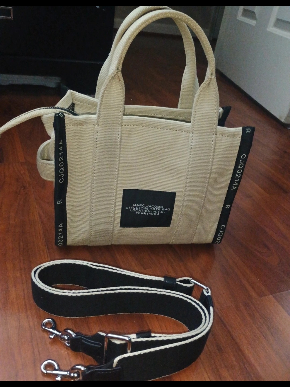 Marc Jacobs The Tote Bag Canvas Small Tote in Cream - Picture 2 of 10